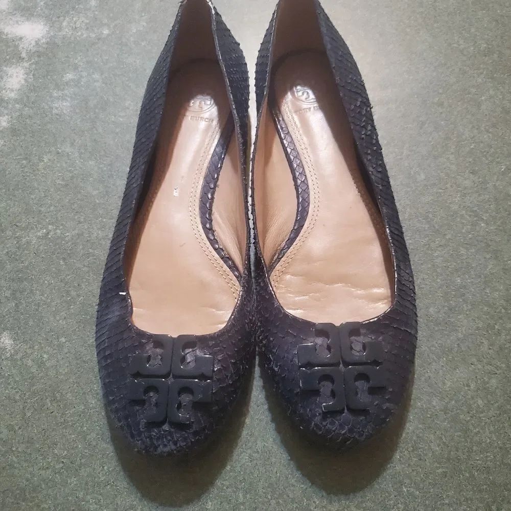 Tory Burch Georgia snake embossed blue flats sz 7.5
